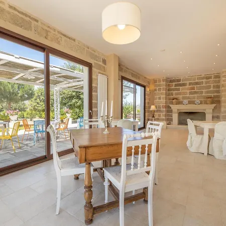 فيلة Tenuta Melissa *