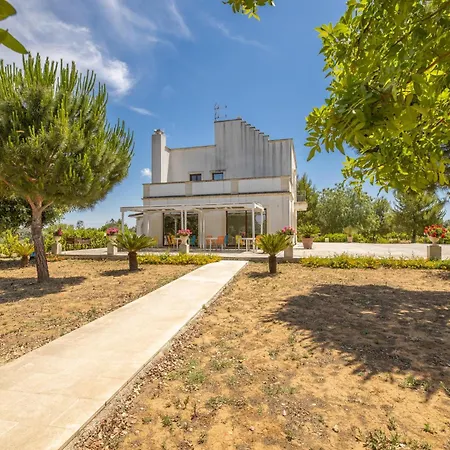 Tenuta Melissa Villa *